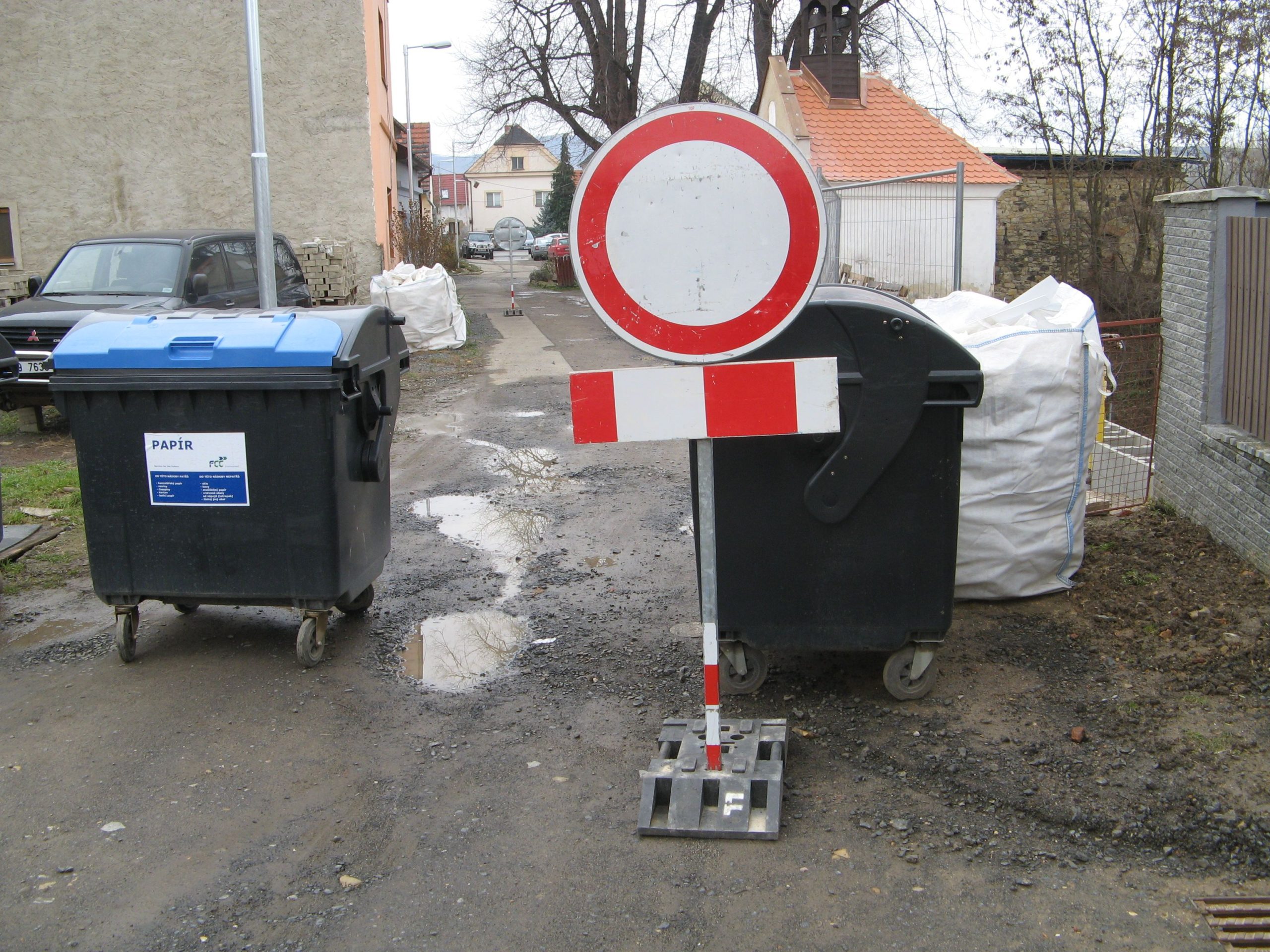 Dolní ulice v havarijním stavu